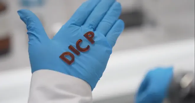 Científicos del Dalian Institute of Chemical Physics (DICP), lograron una &lsquo;impresión&rsquo; 3D de las iniciales de su instituto con el aprovechamiento de la lignina