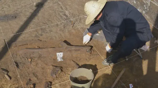 Herramienta de madera excavada en el sitio en China. Crédito de la imagen: Bo Li