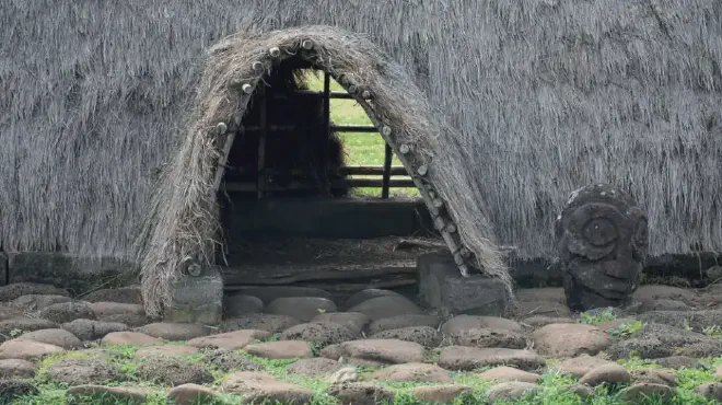Las entradas a hae pangare estaban delineadas con piedras lisas y ovaladas. 2024/EPFL Chloé Joly-Pottuz CC by SA 4.0