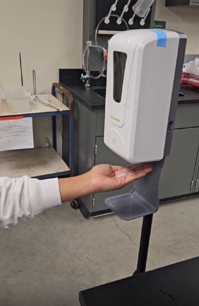 La investigación en el Centro de Seguridad Alimentaria de Arkansas enfatizó el impacto que la formulación del producto, no solo la concentración de ingredientes activos, tiene en la eficacia de los desinfectantes para manos. Crédito de la imagen: U of A System Division of Agriculture