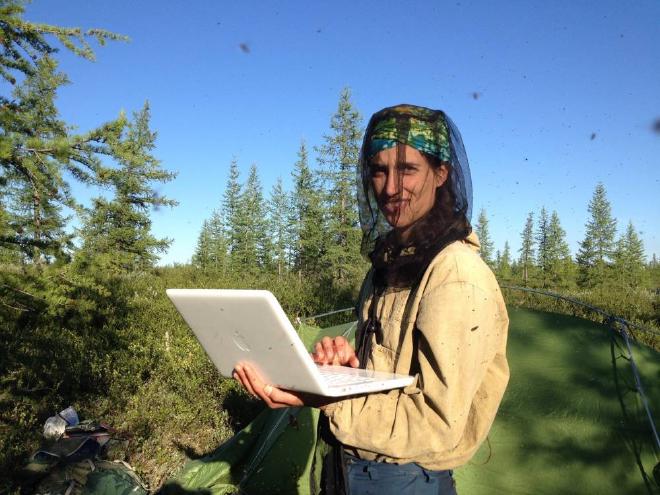 Ramona Heim. Part of the Biodiversity and Ecosystem Research Group at the Institute of Landscape Ecology at the University of Münster, Ramona is particularly interested in vegetation and fire ecology, biodiversity, the functional traits of plants, and the Arctic. Crédito y Copyright de la imagen: Wieland Heim